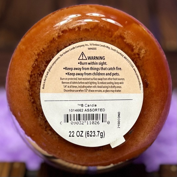Large YANKEE CANDLE Cinnamon Stick 22 oz - Picture 11 of 12